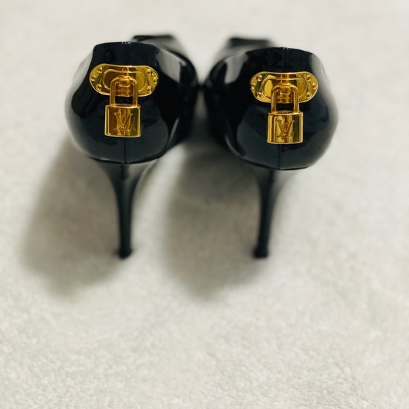 Louis Vuitton Locket Pumps - Picture 3 of 4